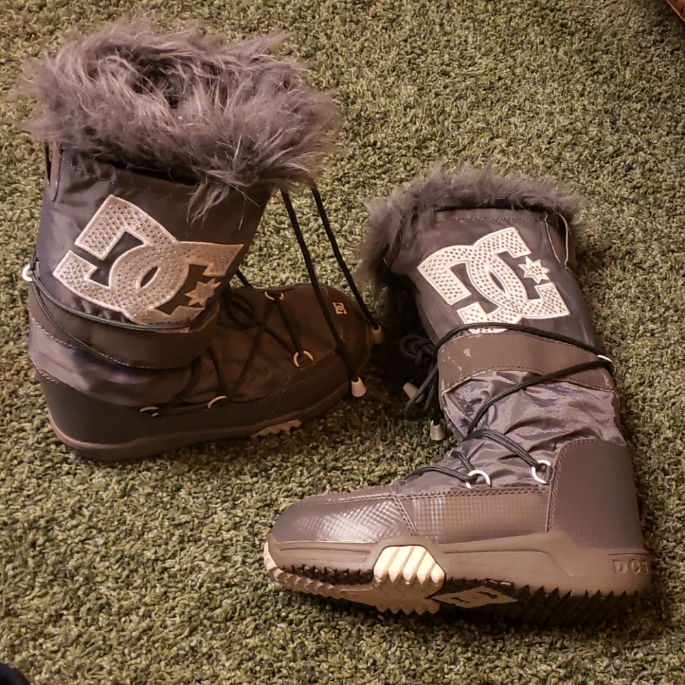 DC Snowboarding Shoes
